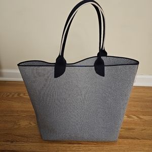 Rothys Light Weight Tote Maritime Cloud color